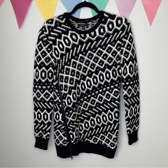 Ann Taylor Geometric Black/White Wool Asymmetrical Zip Sweater | S - Picture 3 of 7